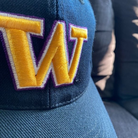 Rare Washington Huskies Embroidered American Needle Headwear College Hat Fit 7 - Picture 2 of 10